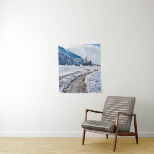 Schotterweg im Schnee-Boden, europäische Alpen Wandteppich