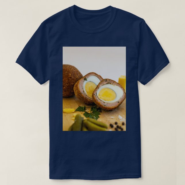 Schottische Eier auf Holzplatter T-Shirt (Design vorne)