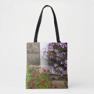 Schottische Hütte mit Petunien und Rose Tasche
