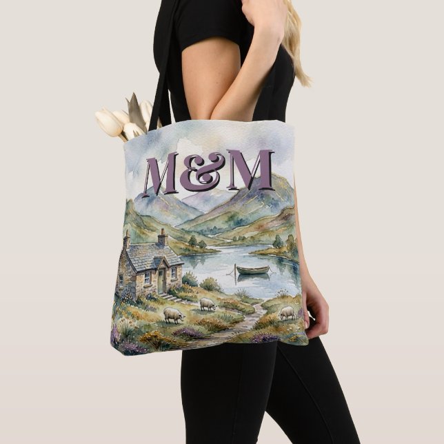 Schottland Highlands Ästhetik, Monogramm Modern Tasche (Von Nahem)
