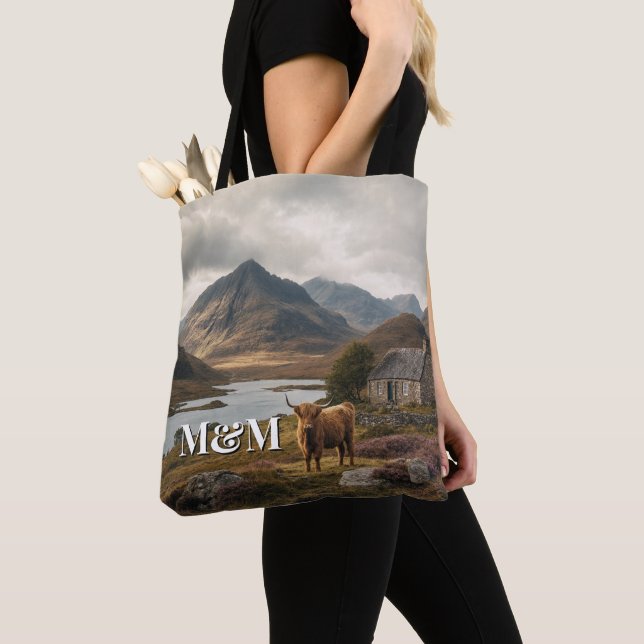 Schottland Highlands Ästhetik, Monogramm Modern Tasche (Von Nahem)