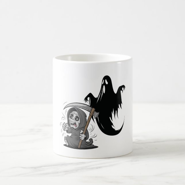 Schrecklicher grimmiger Sensenmann und Geist. Kaffeetasse (Mittel)