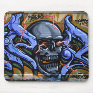 Schrecklicher Schädel mit brennenden Augen Mousepad