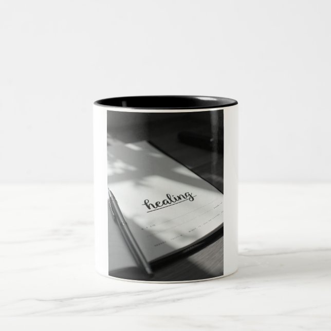 Schreiben Sie Ihr eigenes Rezept für Glück Zweifarbige Tasse (Mittel)