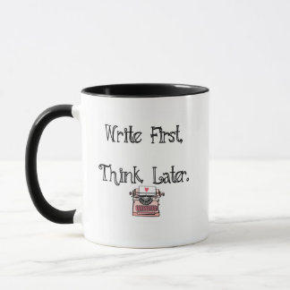 Schreiben Sie zuerst, denken Sie neuere Tasse