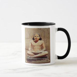 Schreiber mit überkreuzten Beinen gesetzt Tasse
