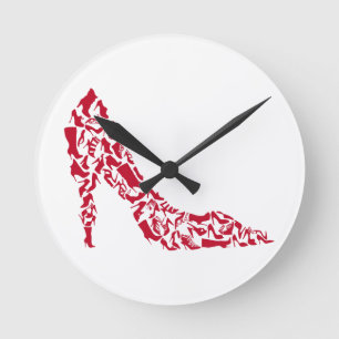 Schuh-Silhouette mit vielen verschiedenen Schuhen Runde Wanduhr