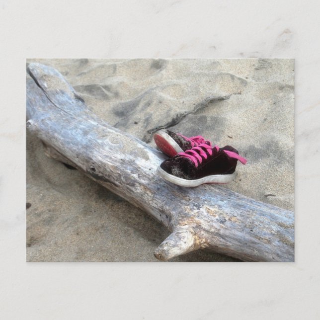 Schuhe am Strand Postkarte (Vorderseite)