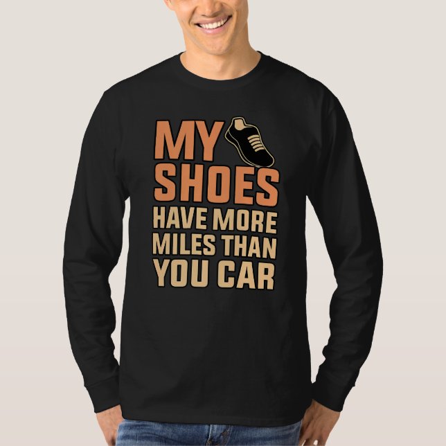 Schuhe haben mehr Meilen Halbmarathon Running Läuf T-Shirt (Vorderseite)