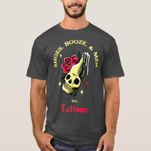 Schuhe Stiefel und Männer mit Tattoos T-Shirt