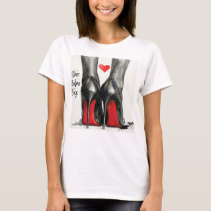 Schuhe vor Jungs T-Shirt
