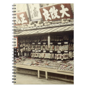 Schuhgeschäft in Kyoto, c.1890 (Hand-farbiges Notizblock