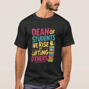 Schulbildner und Dekan der Studenten Design für Le T-Shirt
