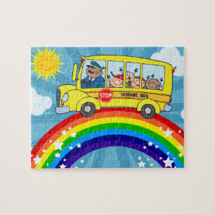 Schulbus, der auf einen Regenbogen fährt