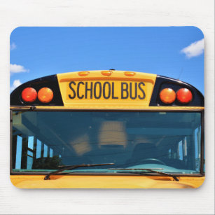 Schulbus mit orangefarbenen und roten Lichtern Mousepad