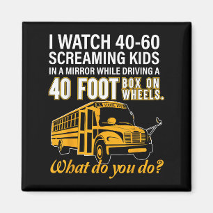 Schulbusfahrer schauen zu, wie die Box "Kids Drive Magnet