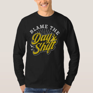 Schuld ist die Arbeit des "Day Shift Colleague Job T-Shirt