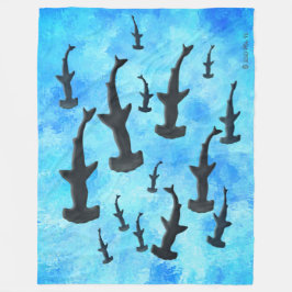 Schule für Hammerhead-Haie in der Silhouette Fleecedecke