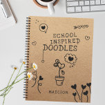 Schule Inspiriert Doodles Funny Girl Personalisier Notizbuch<br><div class="desc">School Inspiriert Doodles Funny Girly Personalisiert Notebook enthält den Text "School inspiriert Doodles" mit einer Vielzahl von mädchenhaften Liebe Herzdoodles auf einem Kraftpapier Hintergrund mit Ihrem personalisierten Namen unten. Personalisieren Sie den Text durch Bearbeiten in den bereitgestellten Textfeldern. Entwickelt für Sie von ©Evco Studio www.zazzle.com/store/evcostudio</div>