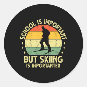 Schule ist wichtig, aber Skifahren ist wichtiger S Runder Aufkleber