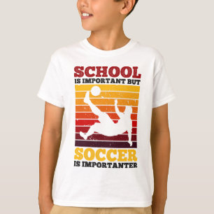 Schule ist wichtig, Fußball ist aber wichtiger T-Shirt