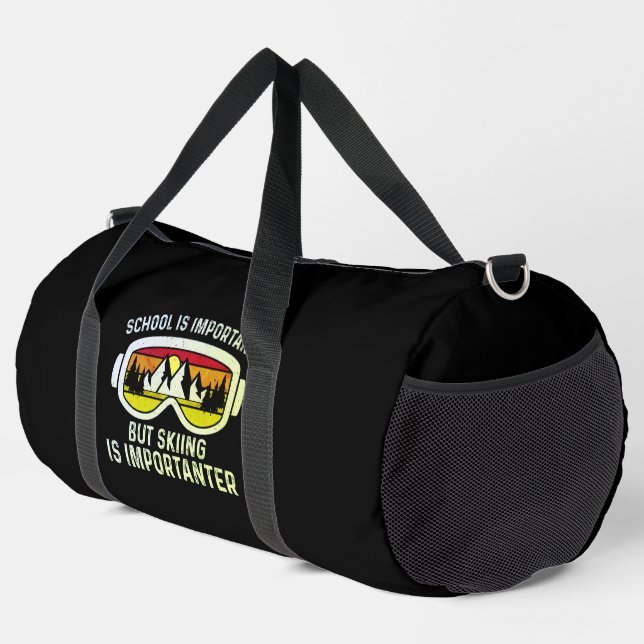 Schule ist wichtig, Skifahren ist wichtig Duffle Bag (Rechte Ecke)