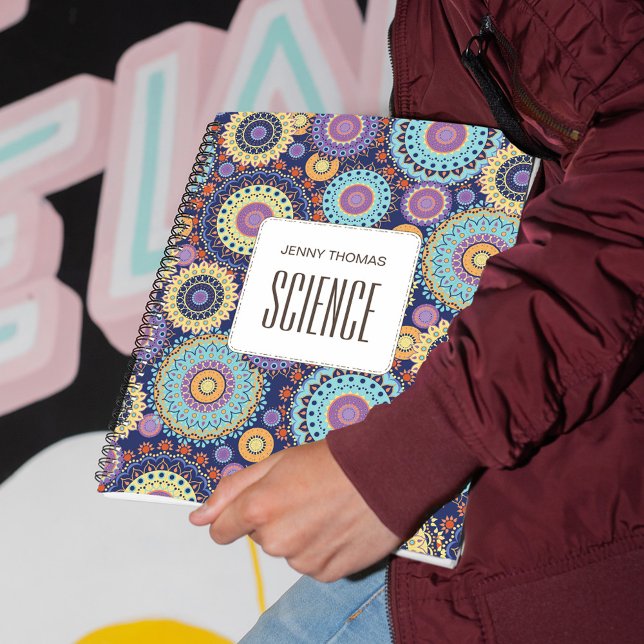 Schulfach Personalisiert farbig Notizbuch (School subject notebook with whimsical colorful pattern)