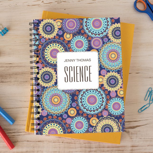 Schulfach Personalisierter Navy Blau Notizbuch (Navy blue background with colorful bold mandala pattern )