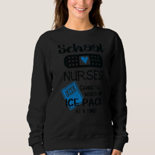 Schulkinder, die das weltweit einteilige Eispaket Sweatshirt
