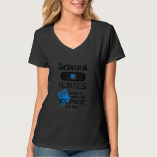 Schulkinder, die das weltweit einteilige Eispaket T-Shirt