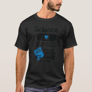 Schulkinder, die das weltweit einteilige Eispaket T-Shirt