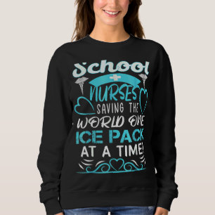 Schulkinder, die das World One Ice Pack auf einem Sweatshirt