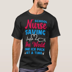 Schulkinder, die das World One Ice Pack auf einem T-Shirt