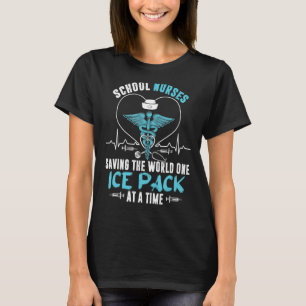 Schulkinder, die das World One Ice Pack auf einem T-Shirt
