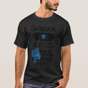 Schulkinder, die das World One Ice Pack auf einem T-Shirt
