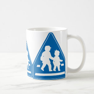 Schulkinder überqueren >> Japanisches Verkehrszeic Kaffeetasse