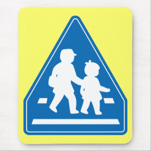Schulkinder überqueren >> Japanisches Verkehrszeic Mousepad