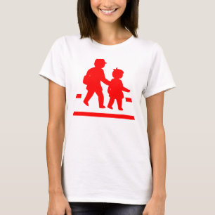 Schulkinder überqueren >> Japanisches Verkehrszeic T-Shirt