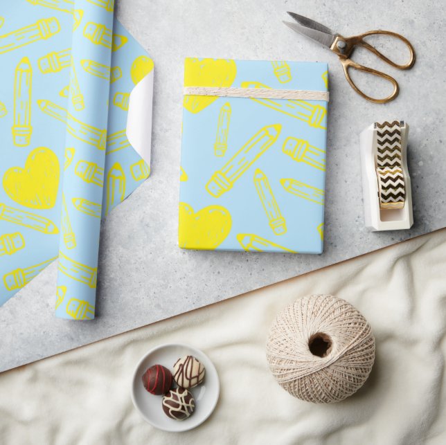 Schulnahtloses Papier mit einem Stift für das Herz Geschenkpapier (Kunsthandwerk)