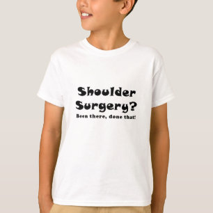 Schulter-Operation dort getan dem T-Shirt