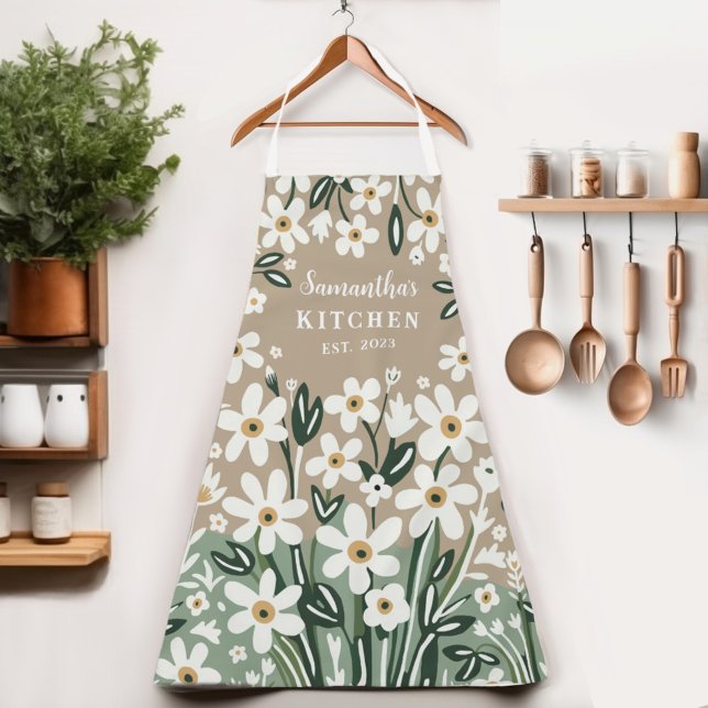 Schürze der Frauen in Ländern (Indulge in the floral charm of our Wild on Flowers apron.  Cook in style and let your name shine!)