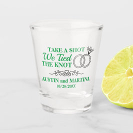 Schuss, den wir den Knoten tippen Schnapsglas