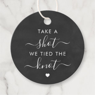 Schuss, wir tippen die Knot Wedding Chalkboard Geschenkanhänger