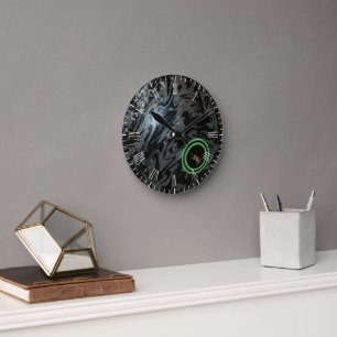 Schüssel mit schwarzem und grauem Rasen, Uhr