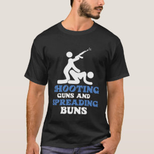 Schusswaffen und Schwertpistolen Männer Spaß T-Shirt