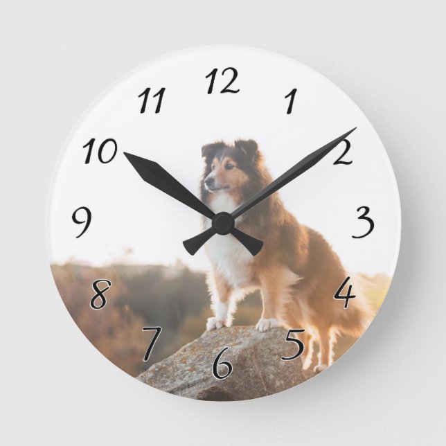 Schutz vor der Klippe bei Sonnenuntergang Runde Wanduhr (Vorderseite)