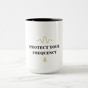 SCHÜTZE DEINE FREQUENZ – Minimale Goldwellen-Energ Tasse
