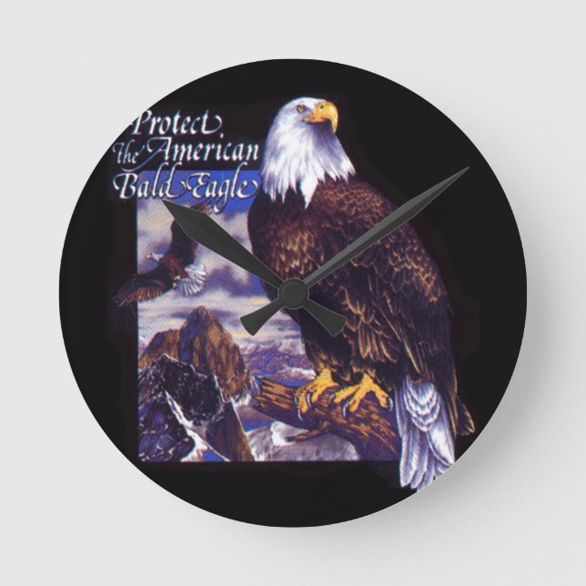 Schützen Sie den amerikanischen Adler Runde Wanduhr (Vorderseite)