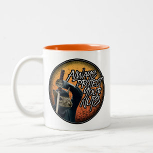 Schützen Sie immer Ihre Nüsse - lustiges Ninja-Eic Zweifarbige Tasse