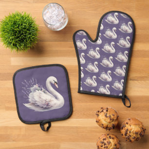 Schwan in Aquarell mit Lavendelblüten Ofenhandschuh & Topflappen-Set